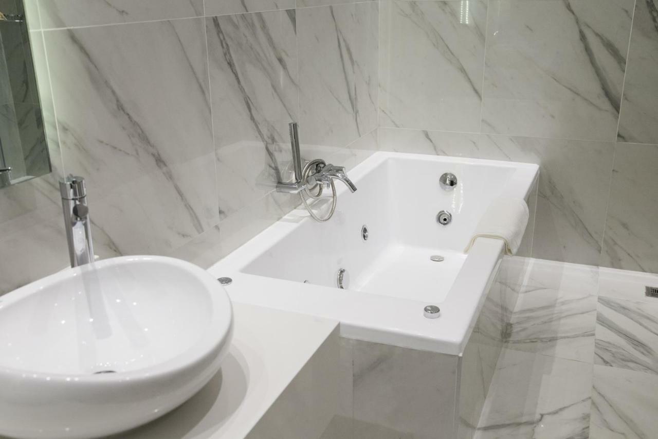 Hotel Land Plaza Ла Плата Екстериор снимка