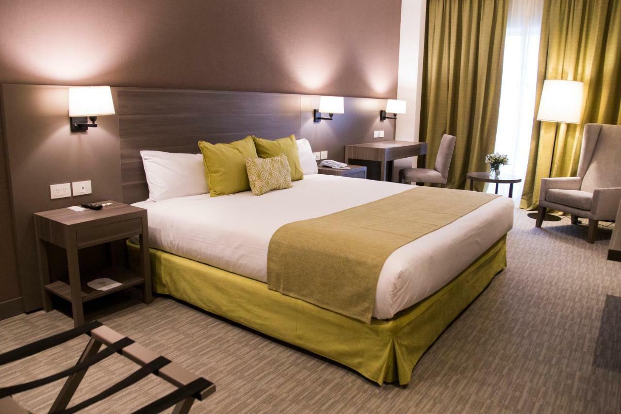 Hotel Land Plaza Ла Плата Екстериор снимка